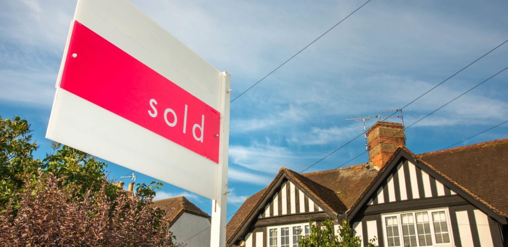 Is it time for a change? Explore how cash buyers can speed up your house sale